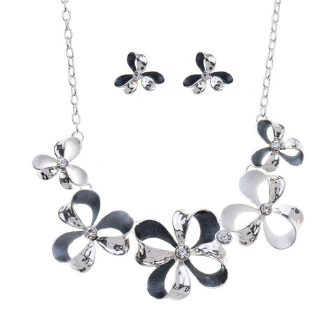 Halskette mit Ohrringen - verbundene Blume.