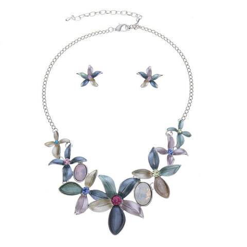 Halskette Set-Ohrringe Lilien mit Diamanten.