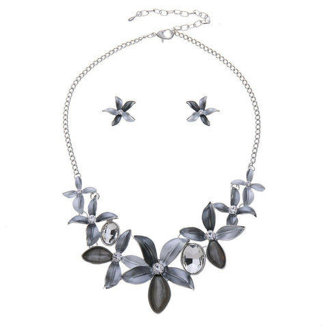 Halskette Set-Ohrringe Lilien mit Diamanten.