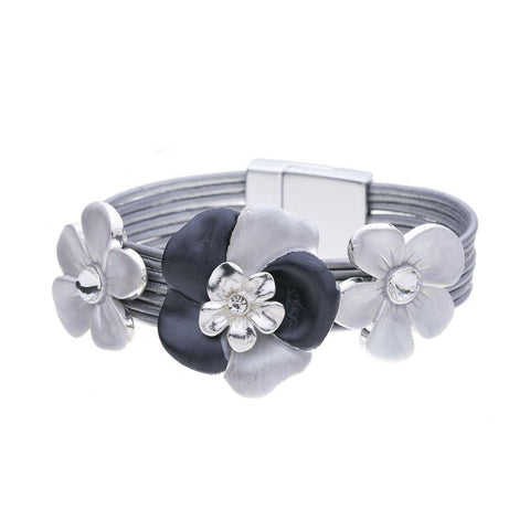 Armband-Blumen mit Diamanten.
