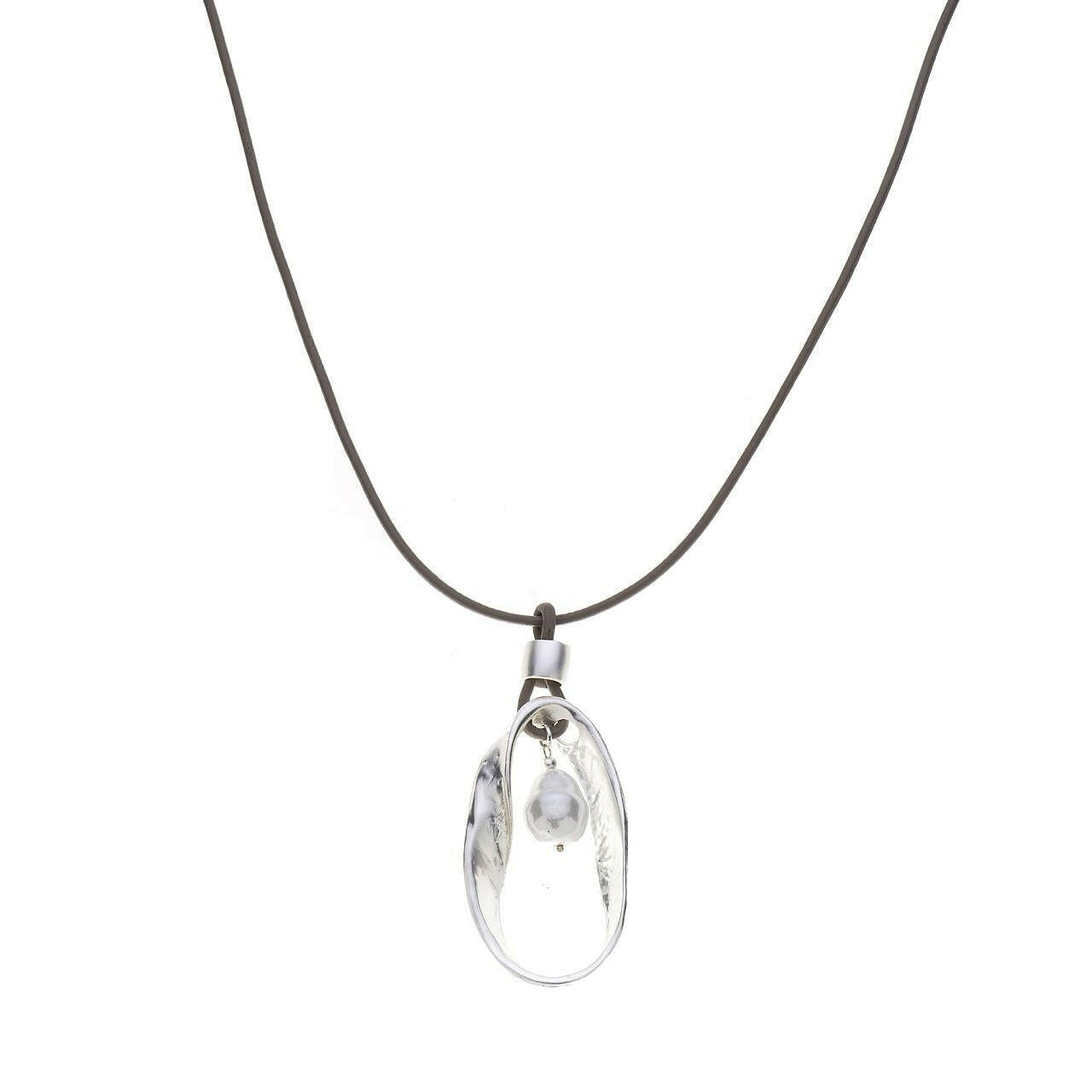 Halskette-Perle im drehendes oval